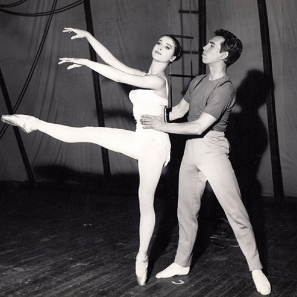 MAAN_IN_DE_TRAPEZE_c_Studio_Lipnitzki_1962_online_1_-_Nanda_van_Rossen-7028df80.jpg