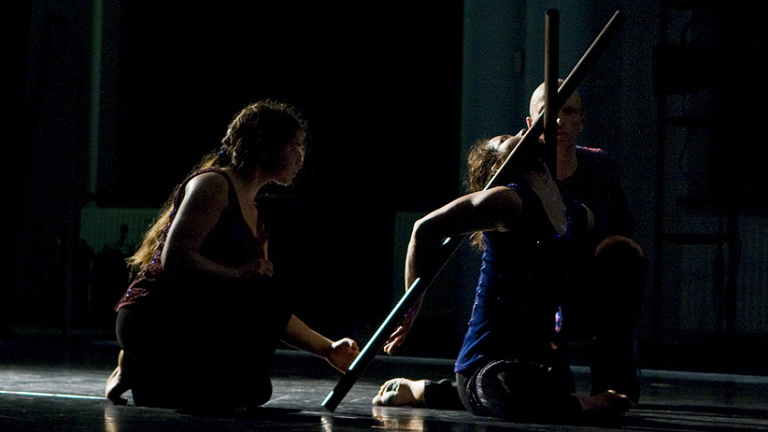 Of Gods and Driftwood, 3 personen